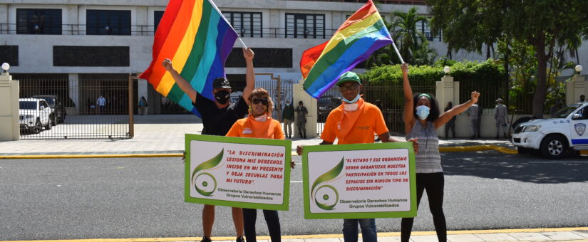 Comunidad LGBTIQ+ se acuesta frente al Congreso en rechazo a proyecto de Código Penal